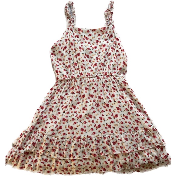 A flower dress perfect for the summer and in perfect condition☀️🍉⛱️🕶️🌺 - Picture 2 of 4